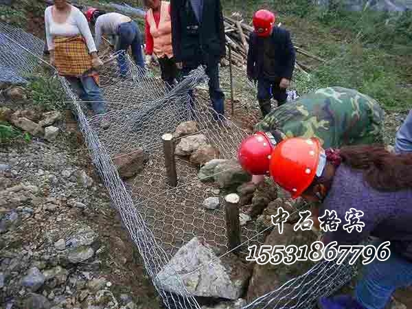 裝石頭鐵絲網(wǎng) 裝石頭鐵絲網(wǎng)